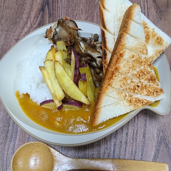 「お子さまカレー」をカフェっぽく食べよう